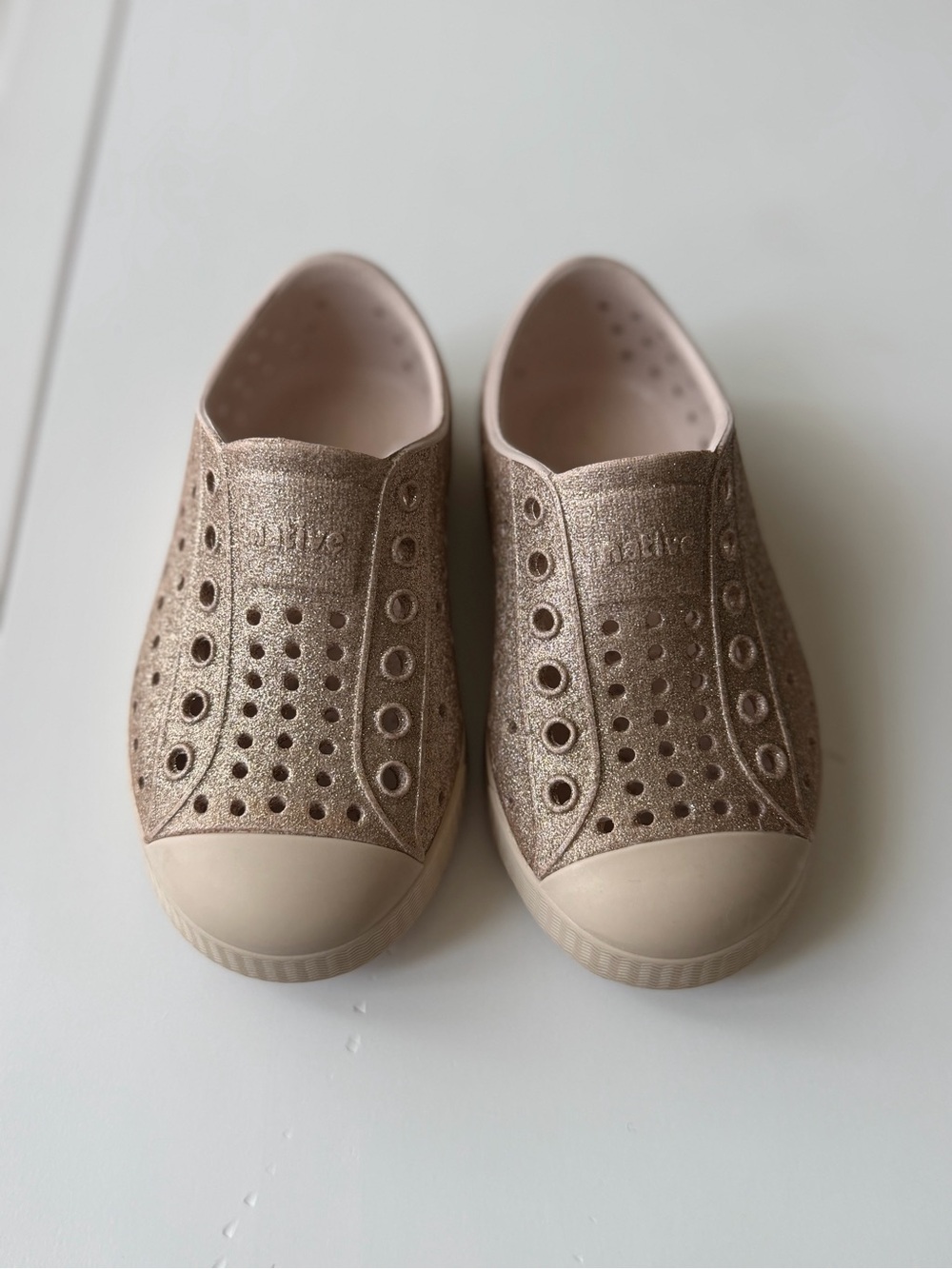 Native Shoes Kids' Jefferson Bling Slip-On
- Gold Size: 7